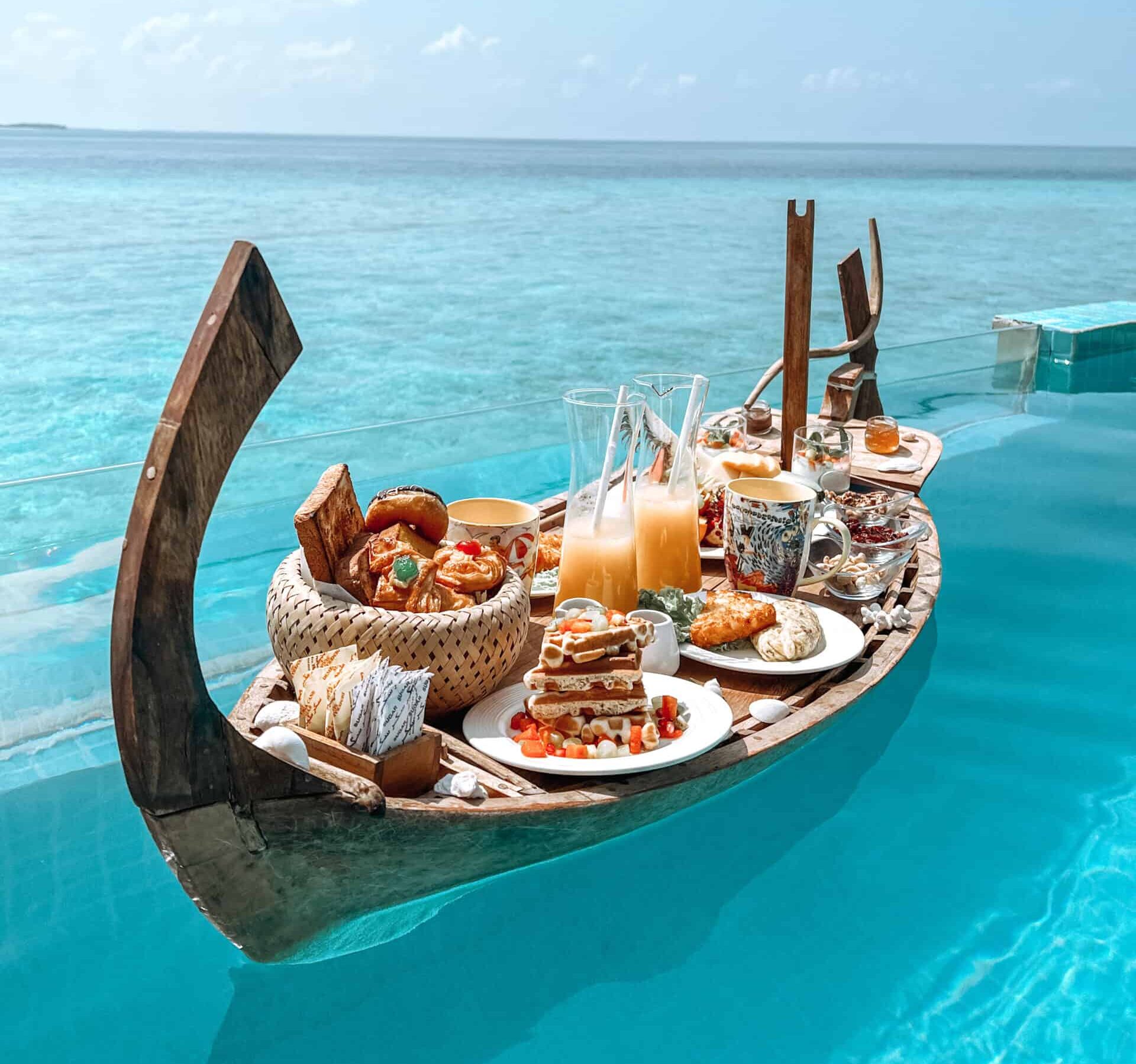 Fushifaru floating breakfast 